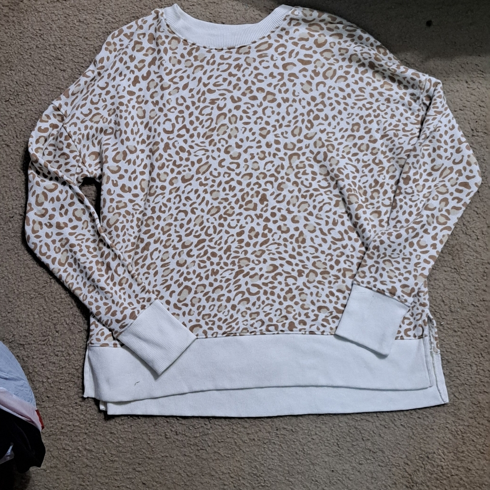 Time & Tru Leopard Print Sweater Medium
